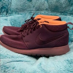 Like new Nike Roshe mid top sneakers
